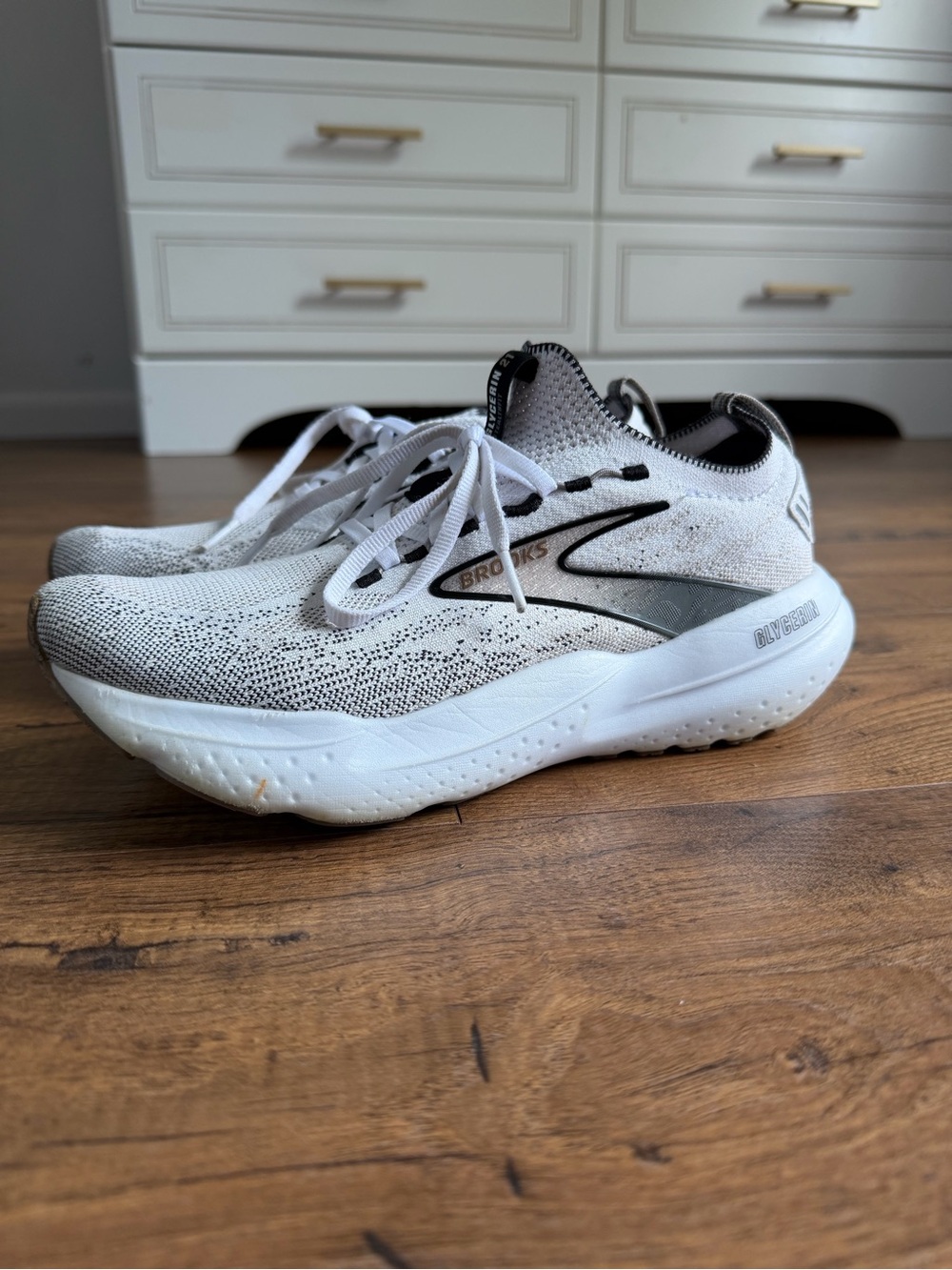 Brooks glycerin stealth fit running shoes